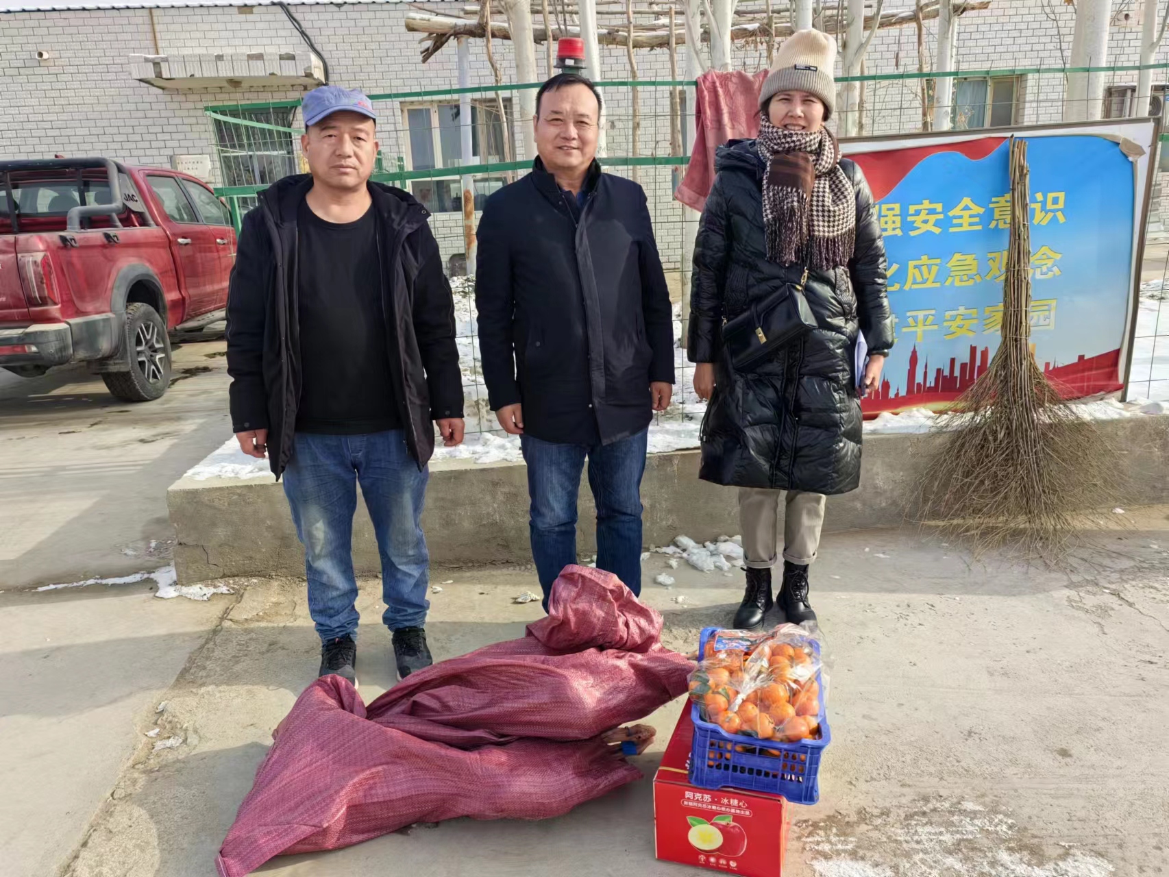 岁末寒意浓，真情过暖冬——公司工会慰问本部一到五厂